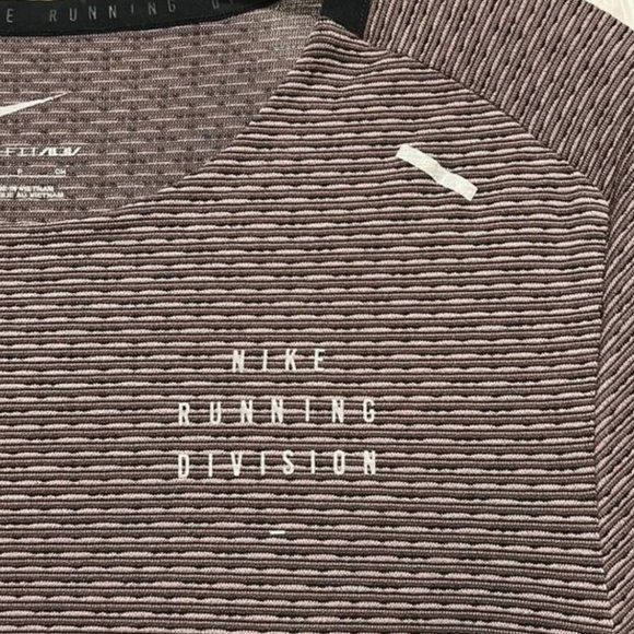Nike Running Division T-Shirt | Maroon | Mens Small - Picture 4 of 5